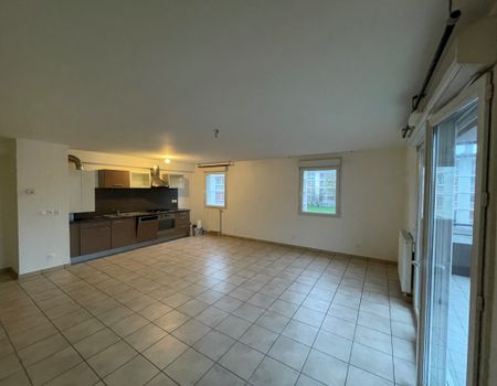 Location Appartement 3 pièces 66m² THONON LES BAINS 74200 - Photo 2