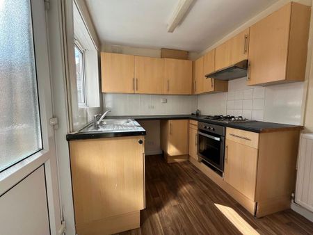 2 bedroom terraced house to rent - Photo 2