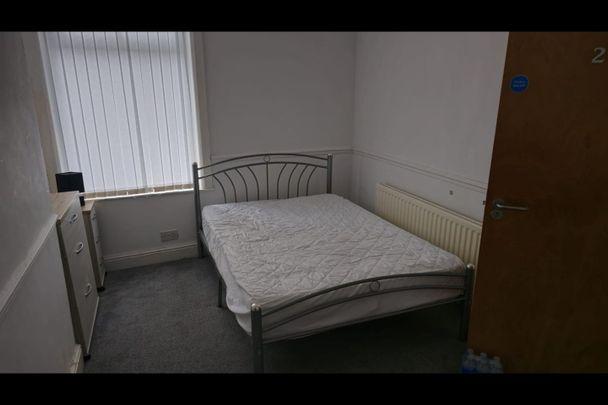 Room in a Shared House, Silverdale Avenue, L13 - Photo 1