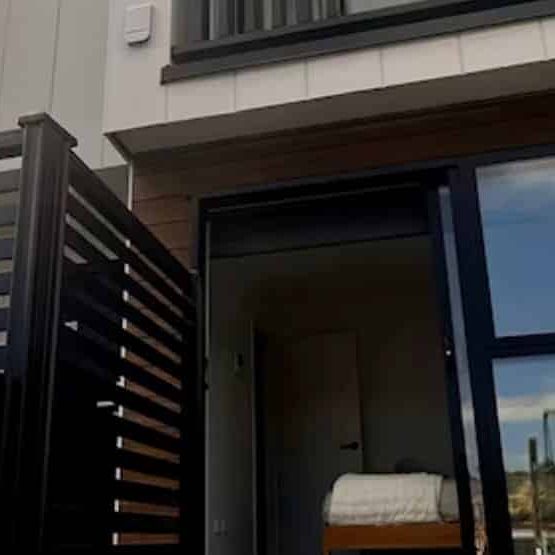 Superior 3-Bedroom Townhouse in the Heart of O... - Photo 1