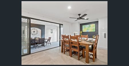 Contemporary Large 4 Bedroomed Home in Prestigious Ashgrove - Photo 3