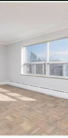 Renovated 1 Bedroom in East York - Photo 1