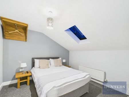 2 bedroom Flat To Let - Photo 3