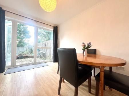 4 Bed Student Home - 60 Kemsing Gardens - Photo 3