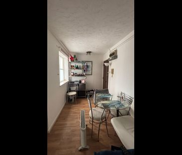 Studio Flat, Toulouse Court, SE16 - Photo 3