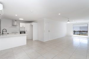 7 Kalmia Court, Elanora QLD 4221 - Photo 1