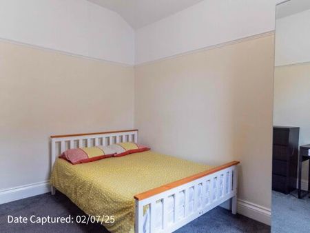 Room 7, 38 Heslington Road - Photo 2