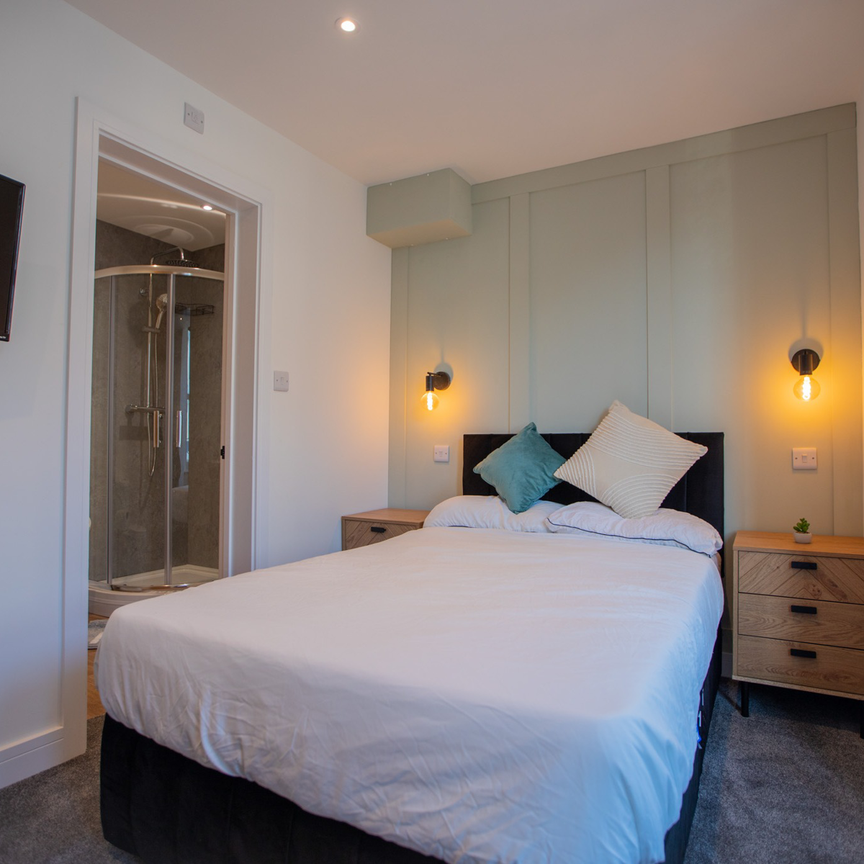 NEW HMO ROOMS Room 3 - Photo 1