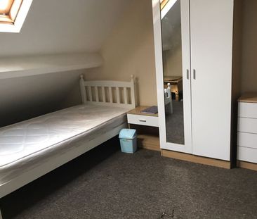 2 Bed Flat, High Road, IG1 - Photo 5