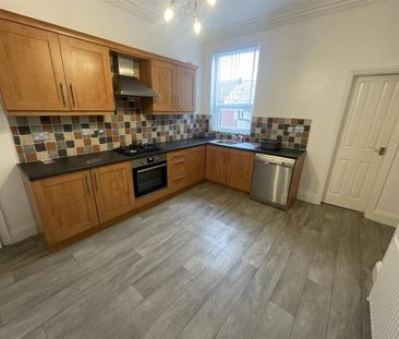 3 bedroom apartment to rent - Photo 2