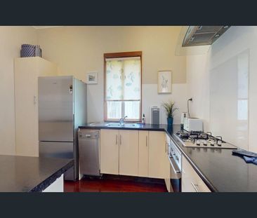 Charming little gem *** Unfurnished *** - Photo 6