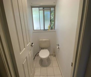 GREAT LOCATION AIR CONDITIONED TOWNHOUSE - Photo 4