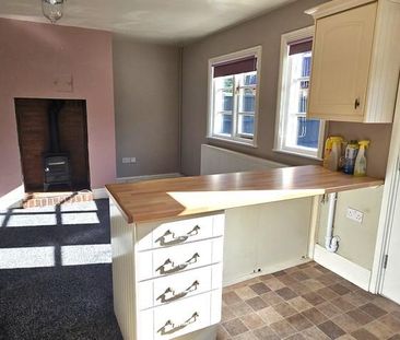 2 bedroom semi-detached house to rent - Photo 2