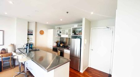 Inner-city oasis at the iconic Auckland Viaduct - Photo 4