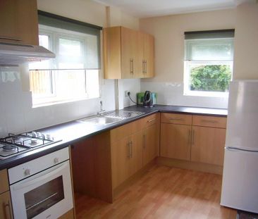3 bedroom semi-detached house to rent - Photo 5