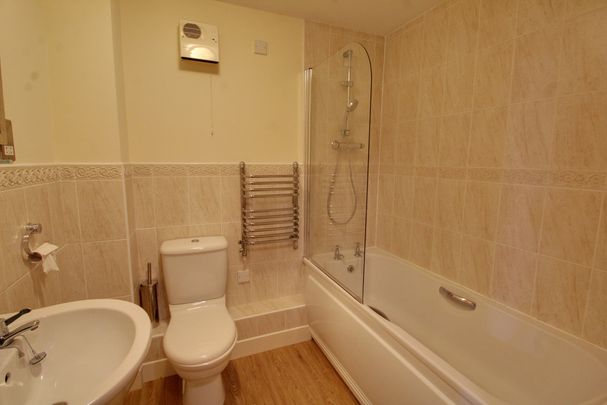 Knighton Park Road, Leicester - Photo 1