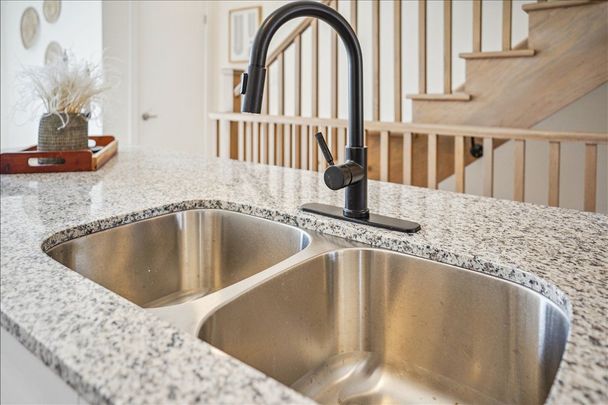 For Lease - 60 WINTERS Crescent, Collingwood, Ontario - Photo 1