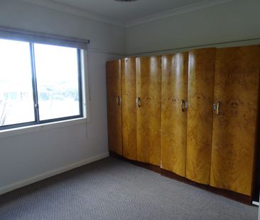 Close to town - Photo 4