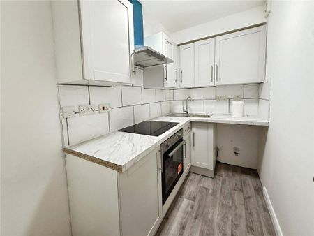 Studio to rent - Photo 2