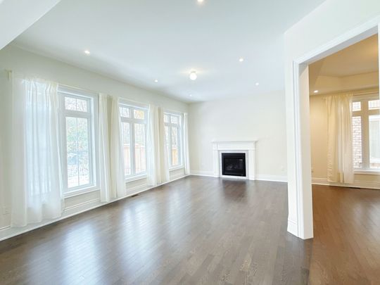 For Lease - 18 Macdonald Court, Richmond Hill, Ontario - Photo 1