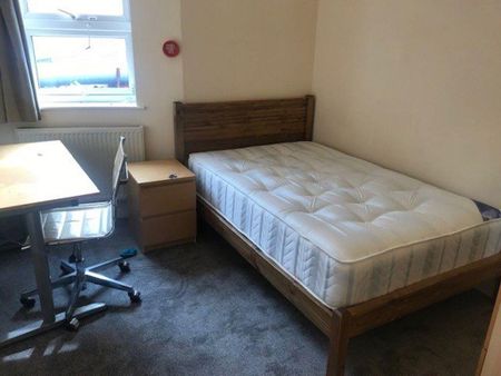 4 bedroom flat to rent - Photo 5