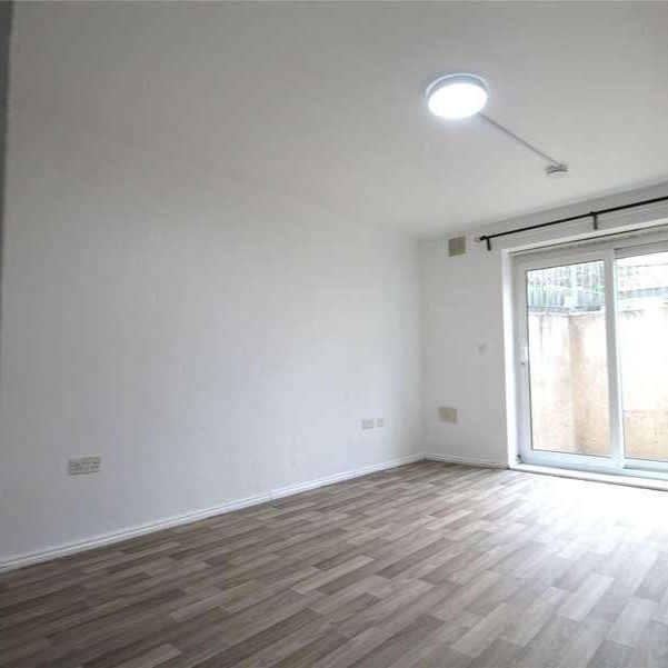 Montague Close, Barnet, EN5 - Photo 1