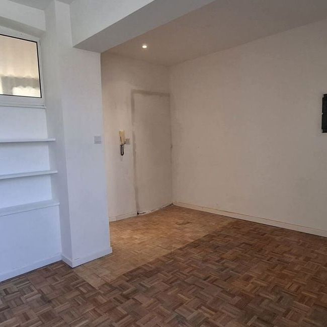 Appartement te huur in Berchem voor € 930 met 1 slaapkamer - Photo 1