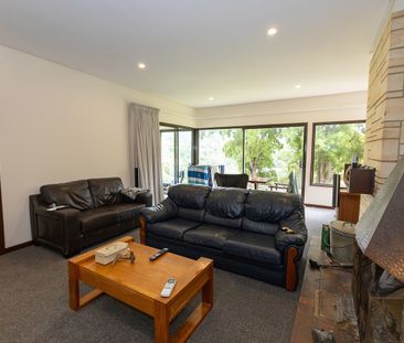 Spacious Home with Modern Comforts - Photo 3