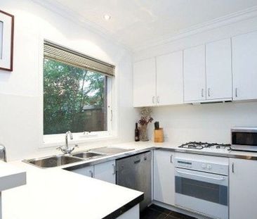 A Hop, Skip and a Jump to Everything!! - Photo 4