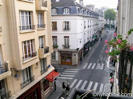 Logement à Paris, Location meublée - Photo 2