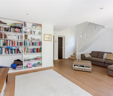 Greencroft Gardens, South Hampstead, London - Photo 3