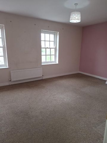 3 Bed Townhouse - Photo 2