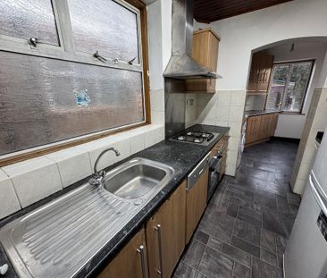 4 bedroom semi-detached house to rent - Photo 3