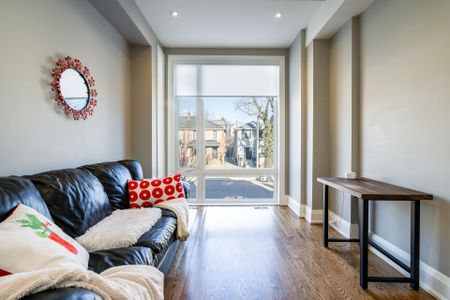 For Lease - 209B Glengarry Avenue, Toronto, Ontario - Photo 2