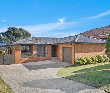 Stunningly Renovated Family Home with Breathtaking Escarpment Views - Photo 4