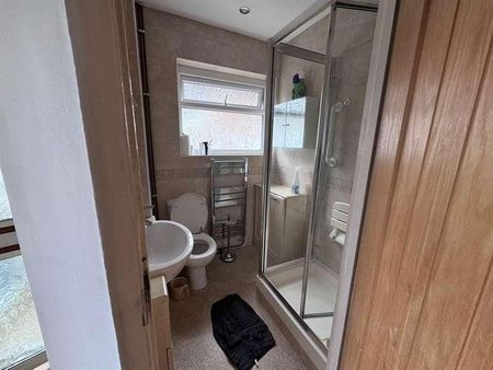 House Share ? Spacious Double Room In Ilford, IG5 - Photo 3