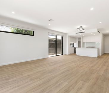 STUNNING BRAND NEW FOUR BEDROOM TOWNHOUSE - Photo 4