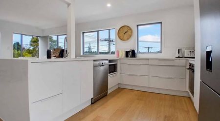 Elegantly Refurbished 3-Bedroom Home in Glenfield - Photo 4