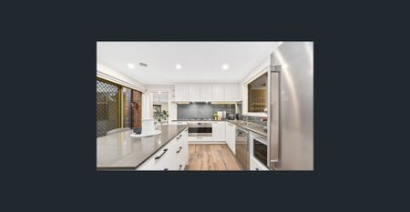 IMMACULATE FAMILY HOME IN PEACEFUL COURT LOCATION!! - Photo 5