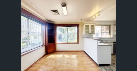 Spacious 3-Bed Home in Castle Hill - Photo 3
