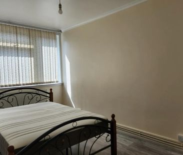 3 bedroom maisonette to rent - Photo 4