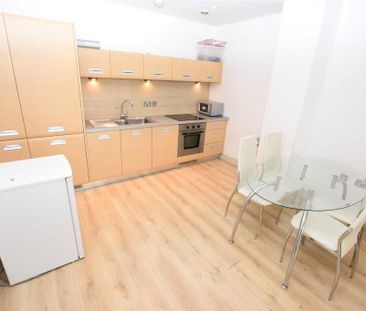 2 bedroom flat to rent - Photo 4