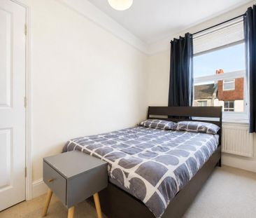 3 bedroom terraced house to rent - Photo 6