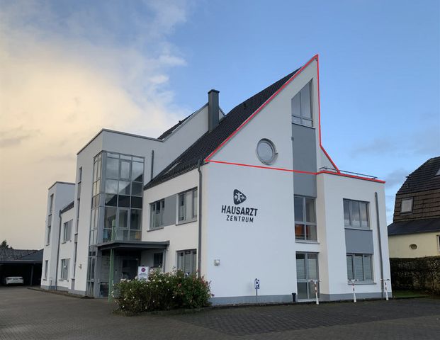 Stilvolle 3-Zimmer-Dachgeschoss-Wohnung in Spenge - Foto 1