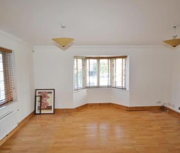 3 bedroom detached house to rent - Photo 2