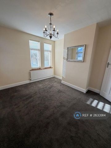 2 bedroom maisonette to rent - Photo 2