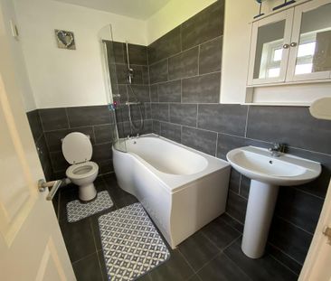 3 bedroom terraced house to rent - Photo 4