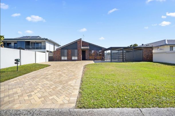 16 De Haviland Avenue, Benowa QLD 4217 - House For Rent | Domain - Photo 1