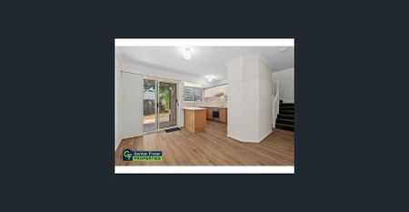 Freshly renovated 3 bedroom townhouse in a secure complex. - Photo 2