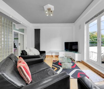 3 bedroom flat to rent - Photo 1